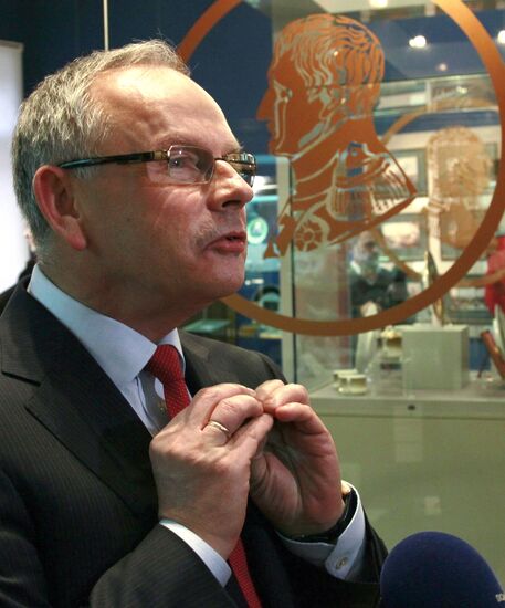 "Two Emperors" exhibition opens in Moscow