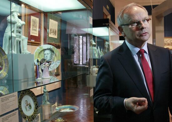 "Two Emperors" exhibition opens in Moscow