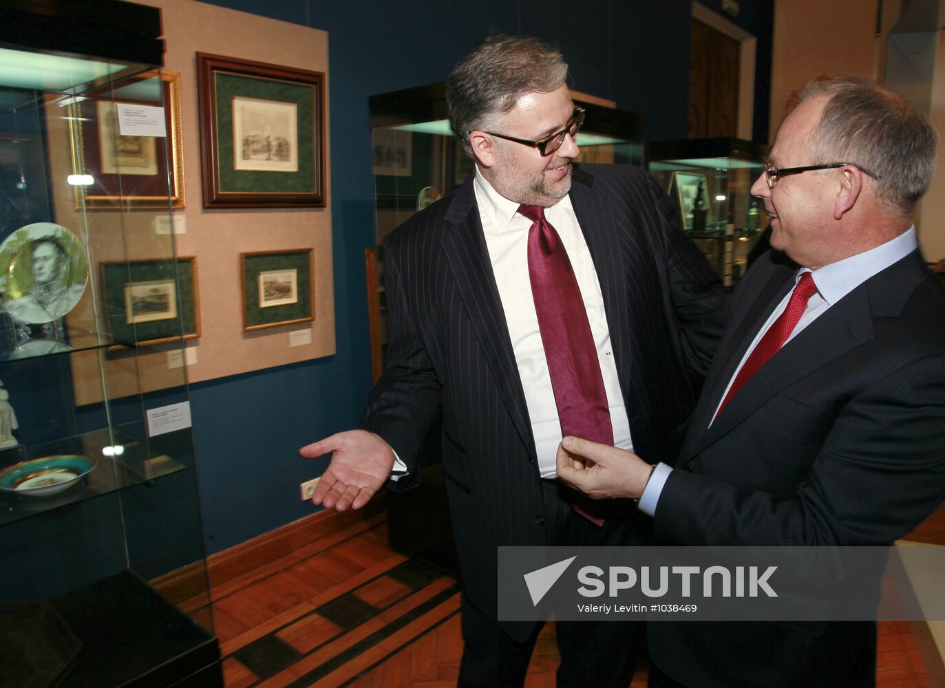 "Two Emperors" exhibition opens in Moscow