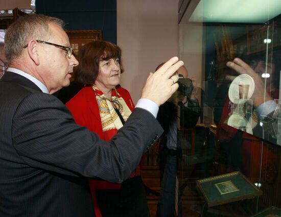 "Two Emperors" exhibition opens in Moscow