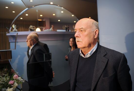 Stanislav Govorukhin meets with Moscow's Western District voters