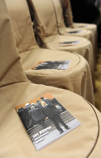 Stanislav Govorukhin meets with Moscow's Western District voters