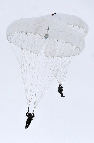 Exercises of 106th guards division paratroopers in Tula Region
