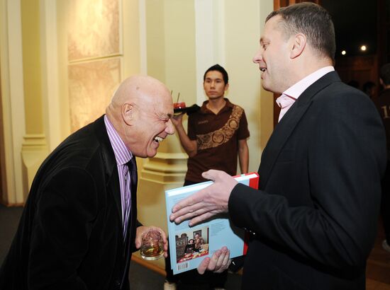 Dewar's Readings with Vladimir Pozner