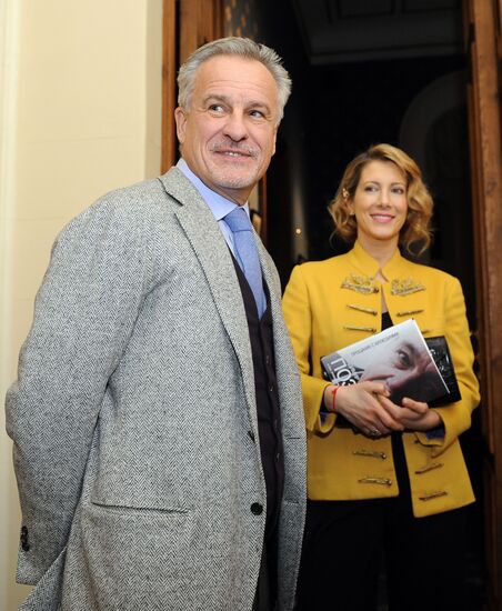 Dewar's Readings with Vladimir Pozner