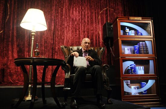 Dewar's Readings with Vladimir Pozner