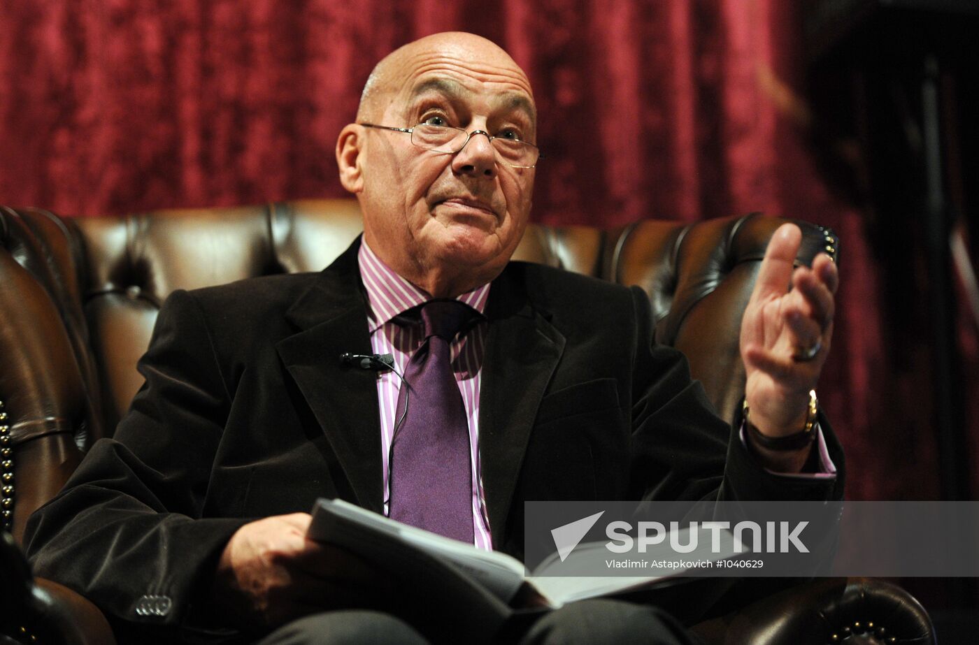 Dewar's Readings with Vladimir Pozner