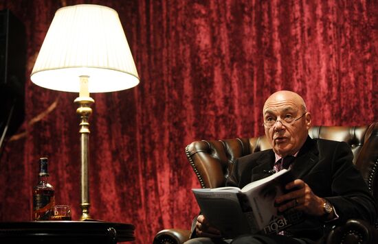 Dewar's Readings with Vladimir Pozner