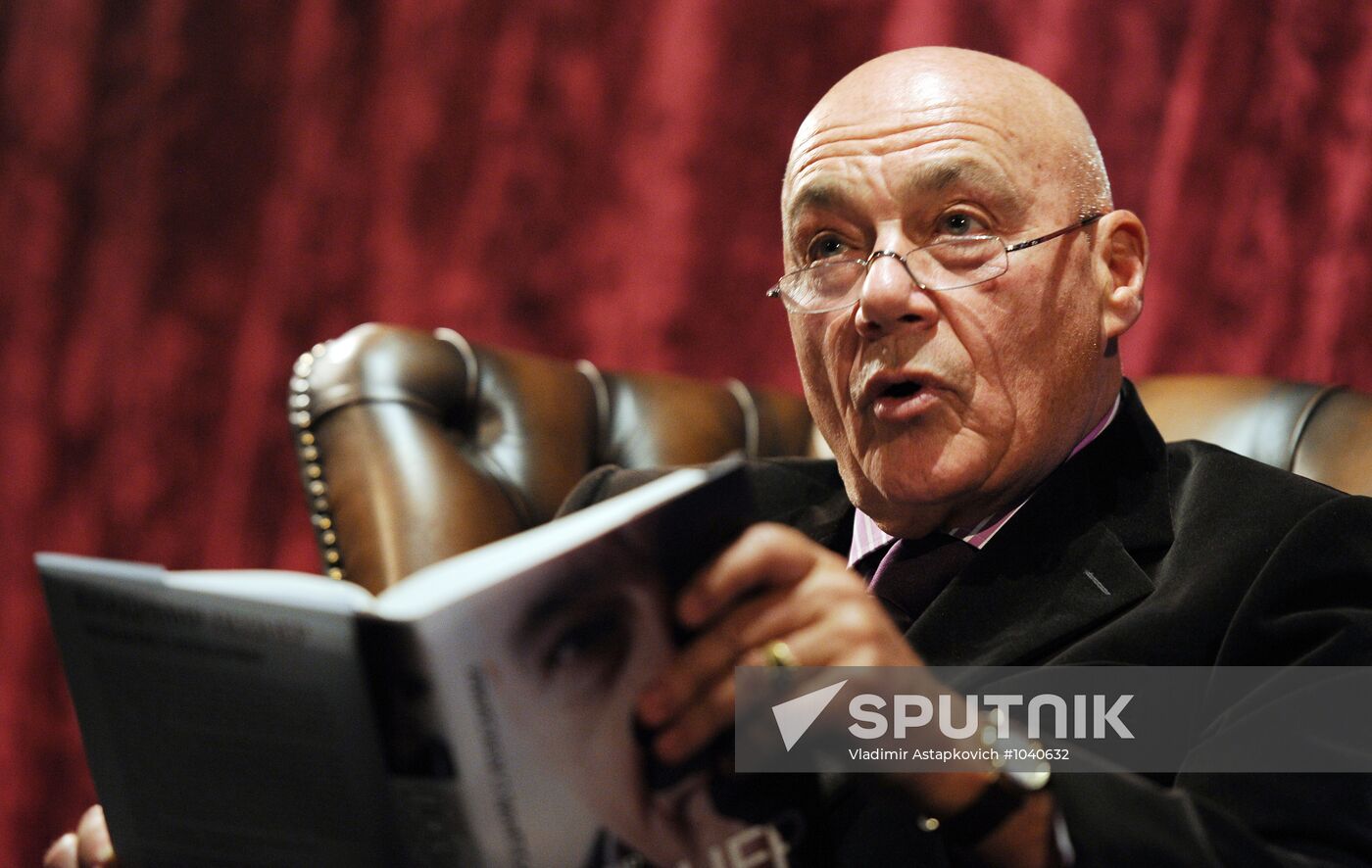 Dewar's Readings with Vladimir Pozner