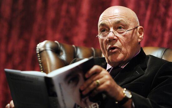 Dewar's Readings with Vladimir Pozner