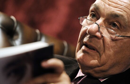 Dewar's Readings with Vladimir Pozner