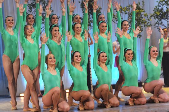 Moiseyev Folk Dance Ensemble gives anniversary performance