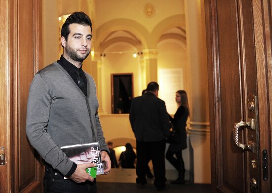 Dewar's reading of Vladimir Pozner