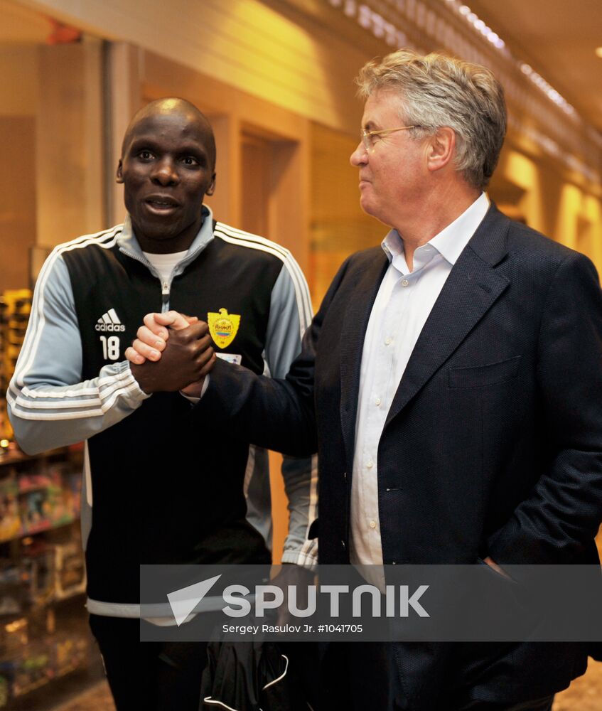 Introduction of a new coach to Guus Hiddink's "Anji" players