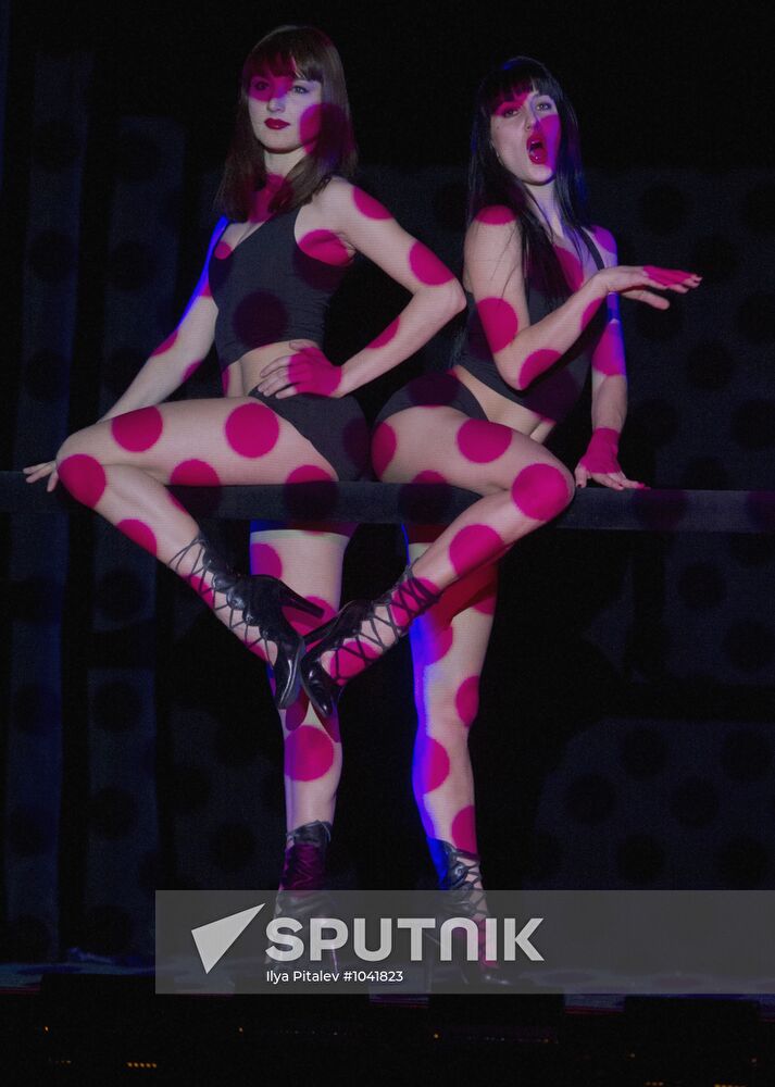 Le Crazy Horse Paris cabaret's show "Forever Crazy-2"