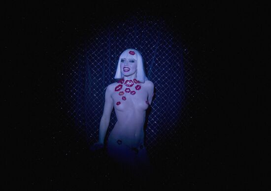 Le Crazy Horse Paris cabaret's show "Forever Crazy-2"
