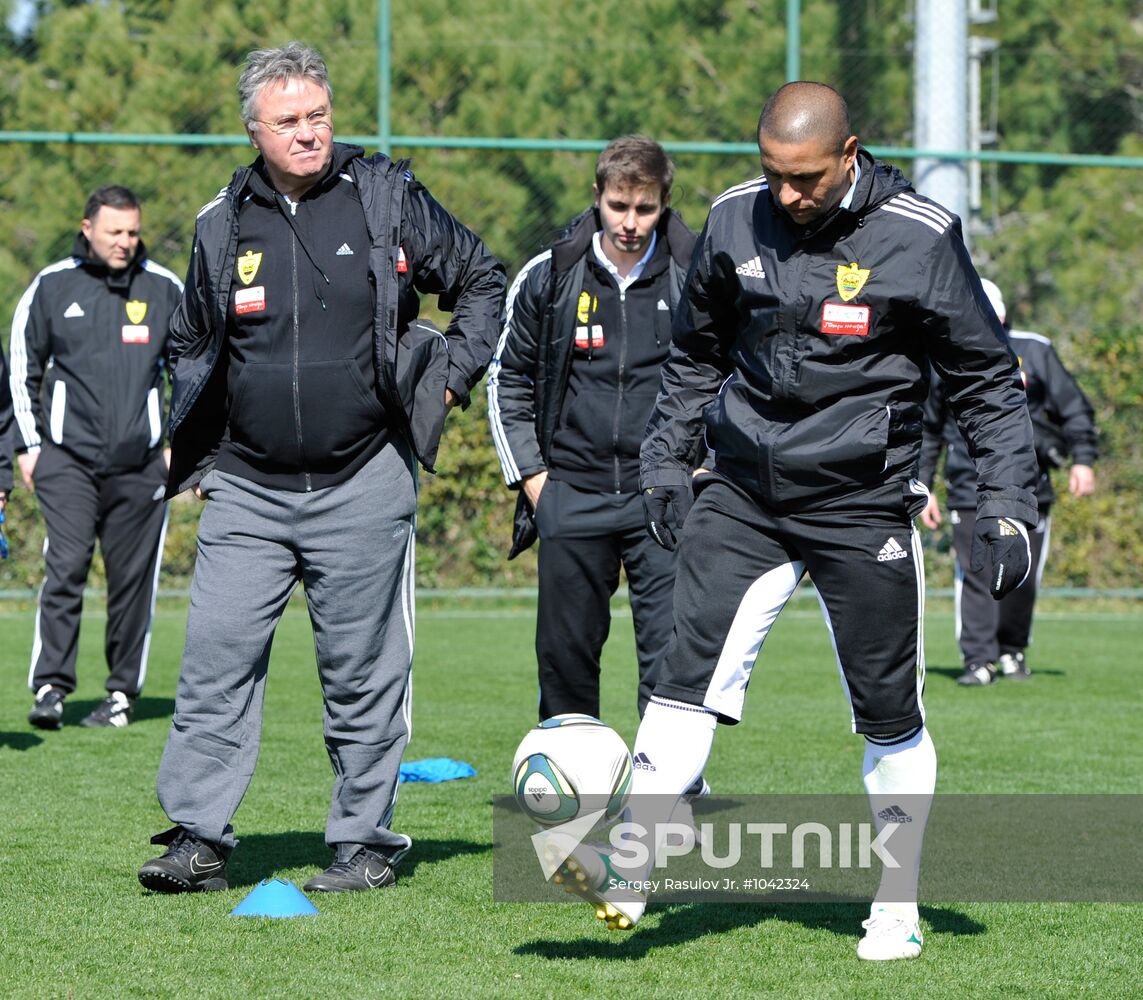 Guus Hiddink holds first training as Anji head coach