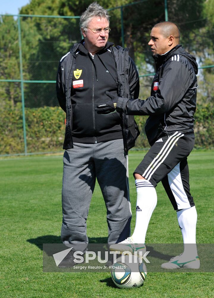 Guus Hiddink holds first training as Anji head coach