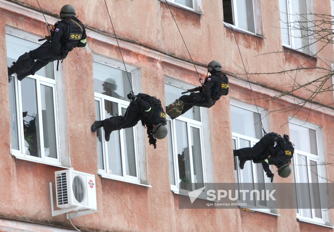Police and security service officers' counter-terrorist training