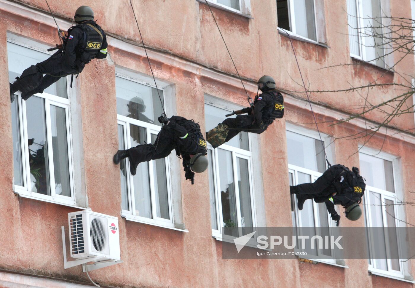 Police and security service officers' counter-terrorist training