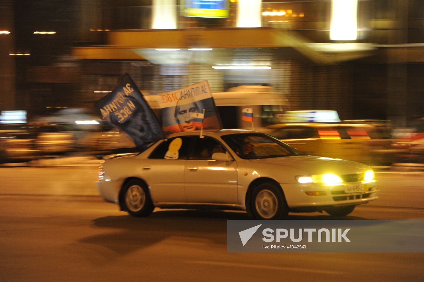 Motor rally supports presidential candidate Vladimir Putin