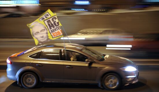 Motor rally supports presidential candidate Vladimir Putin
