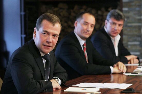 Dmitry Medvedev meets non-registered party leaders