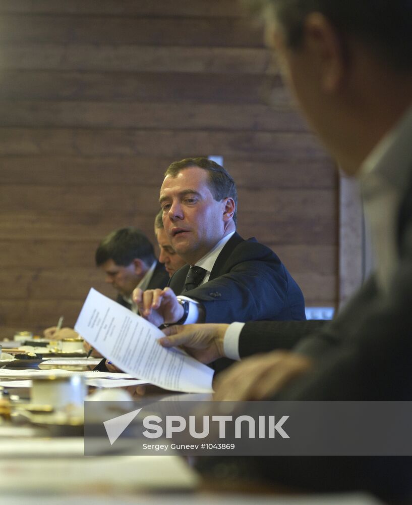 Dmitry Medvedev meets non-registered party leaders