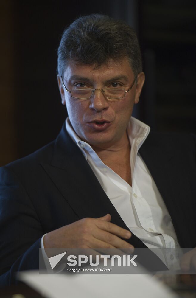 Boris Nemtsov attends meeting at Gorki