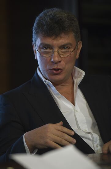 Boris Nemtsov attends meeting at Gorki