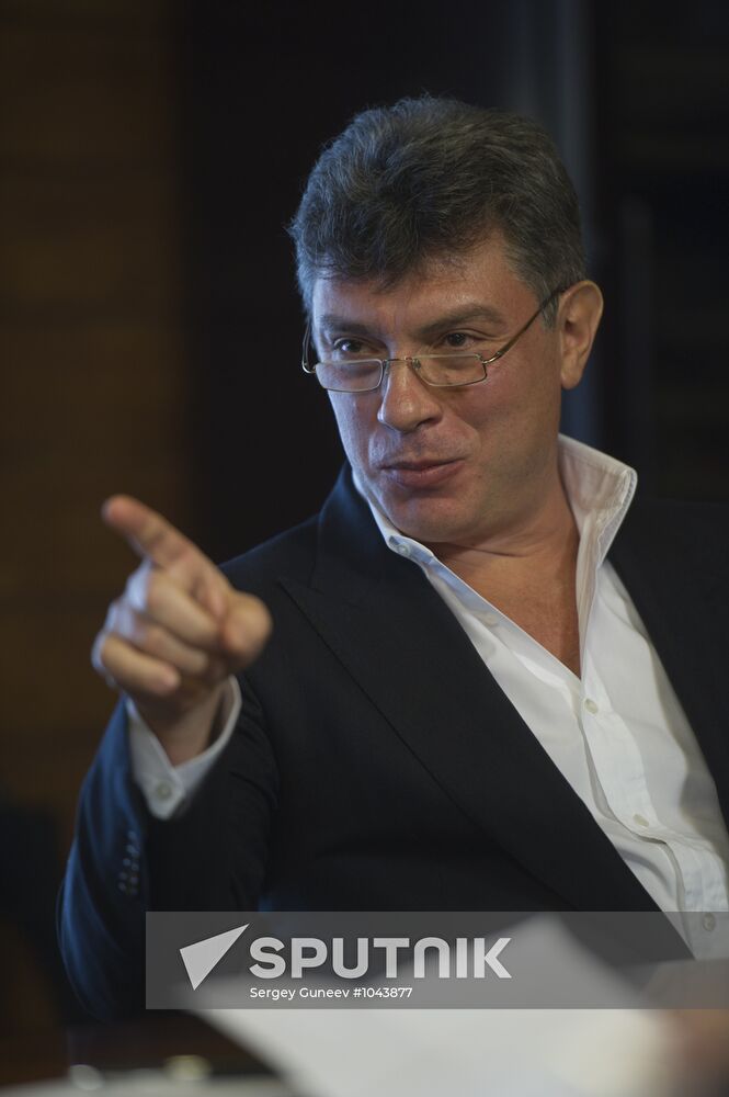 Boris Nemtsov attends meeting at Gorki