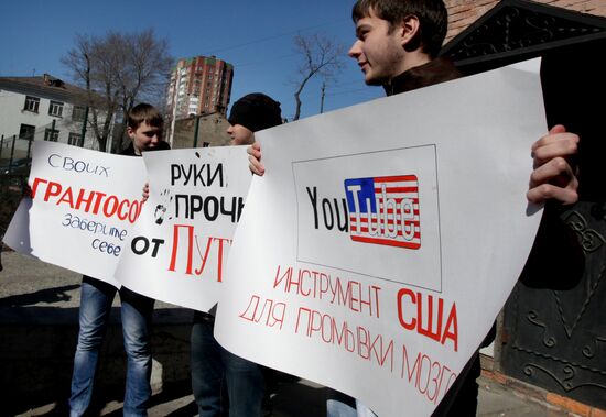 Picket outside US Consulate in Vladivostok