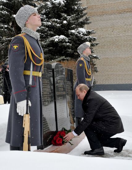Vladimir Putin visits Fifth Separate Motorized Rifle Brigade