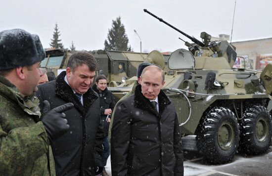 Vladimir Putin visits Fifth Separate Motorized Rifle Brigade