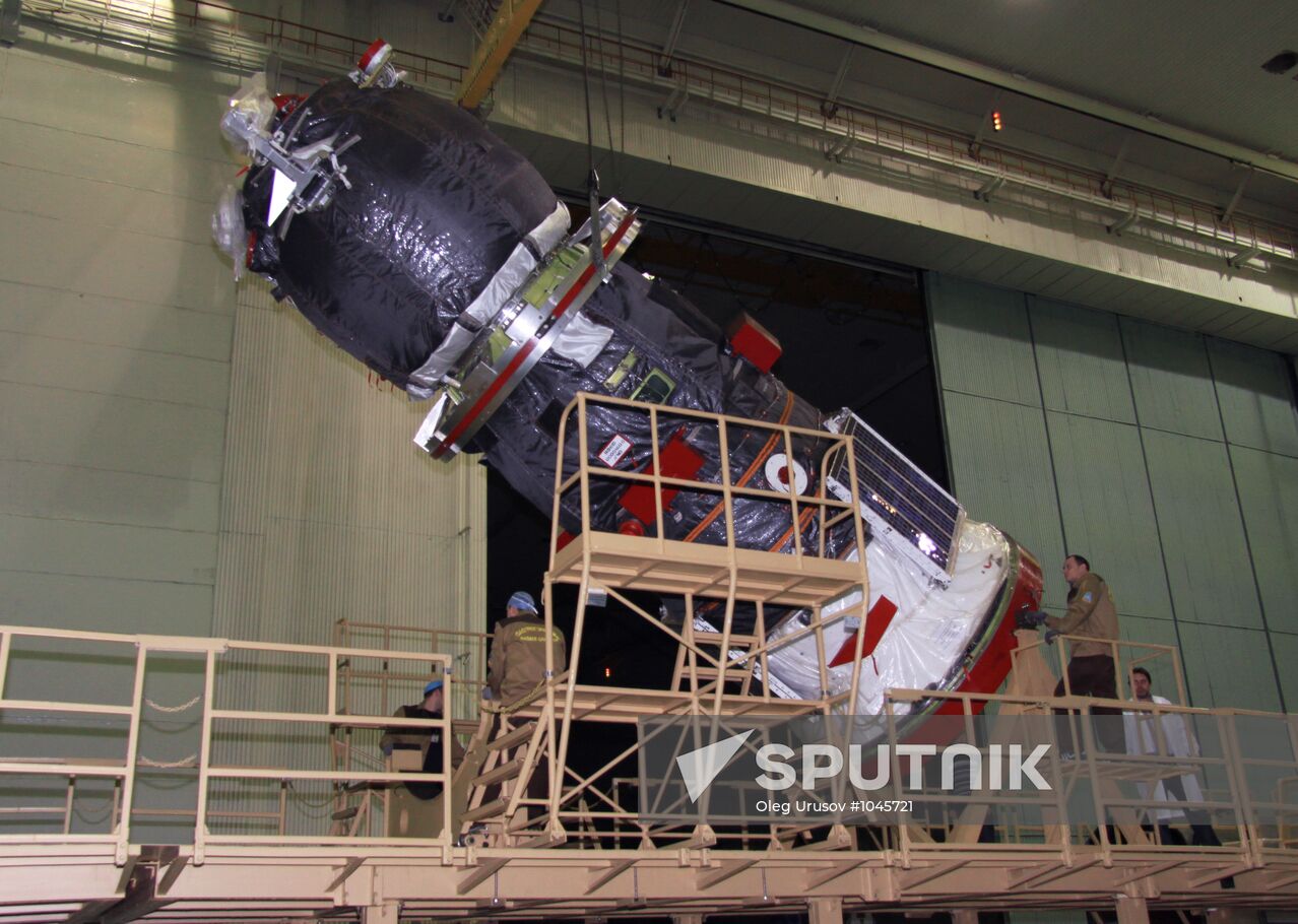 Unloading "Progress M-15M" spacecraft