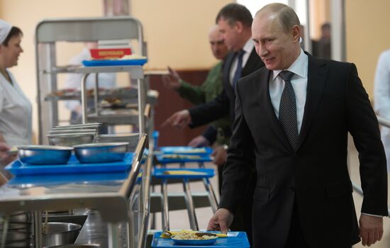 Vladimir Putin visits 5th Separate Motor Rifle Brigade