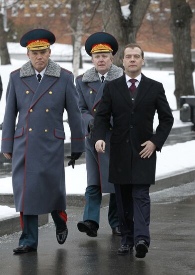 Dmitry Medvedev at Tomb of the Unknown Soldier on February 23