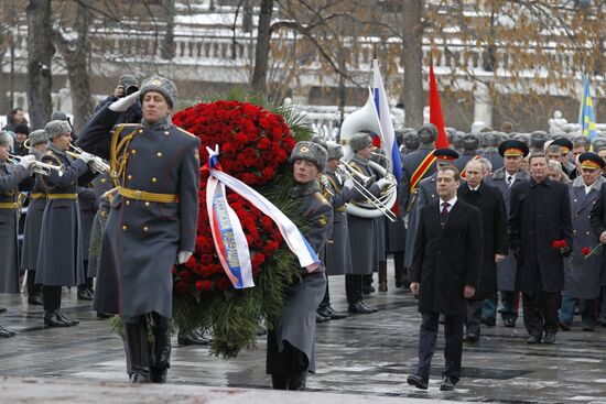 Dmitry Medvedev at Tomb of the Unknown Soldier on February 23