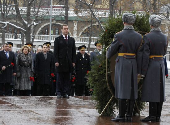 Dmitry Medvedev at Tomb of the Unknown Soldier on February 23