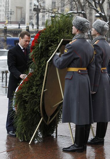 Dmitry Medvedev at Tomb of the Unknown Soldier on February 23