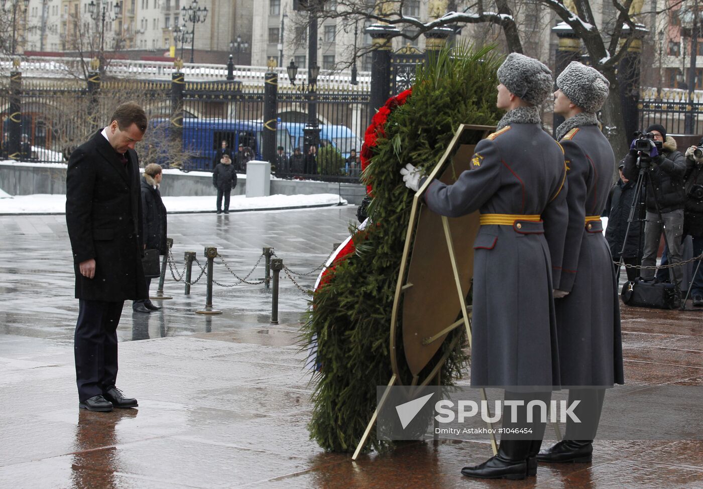 Dmitry Medvedev at Tomb of the Unknown Soldier on February 23