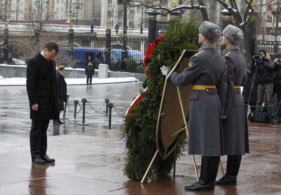 Dmitry Medvedev at Tomb of the Unknown Soldier on February 23