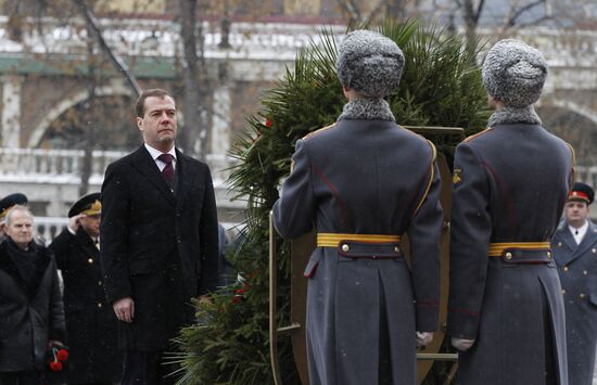 Dmitry Medvedev at Tomb of the Unknown Soldier on February 23