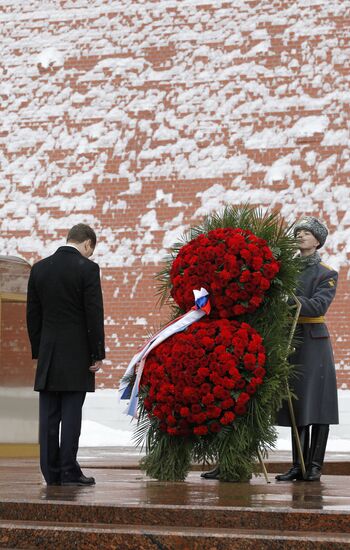 Dmitry Medvedev at Tomb of the Unknown Soldier on February 23