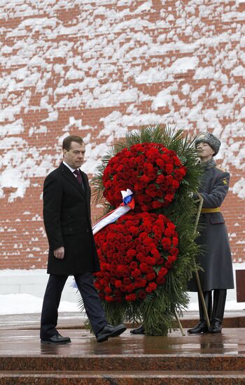 Dmitry Medvedev at Tomb of the Unknown Soldier on February 23