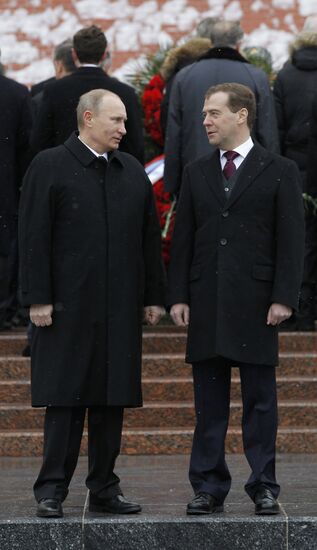 Dmitry Medvedev at Tomb of the Unknown Soldier on February 23
