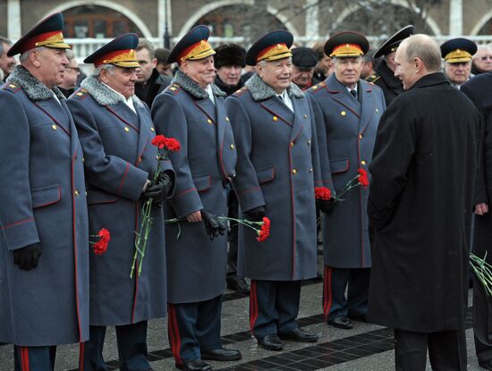 Vladimir Putin at the Tomb of the Unknown Soldier