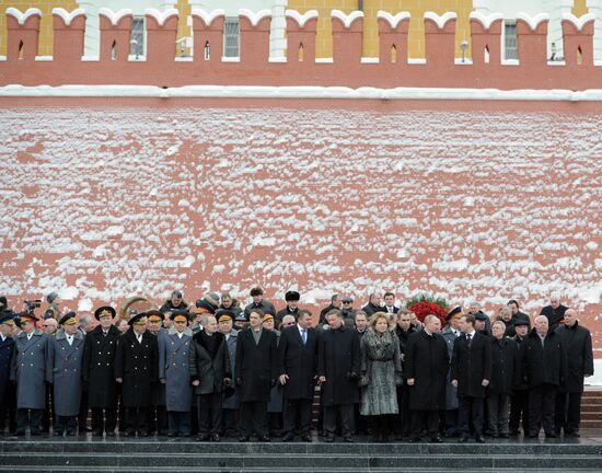 Dmitry Medvedev at Tomb of the Unknown Soldier on February 23