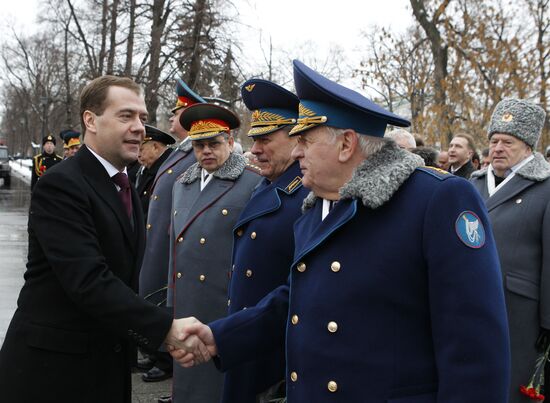 Dmitry Medvedev at Tomb of the Unknown Soldier on February 23