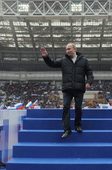 Putin addresses his supporters at "Defend the Nation!" rally